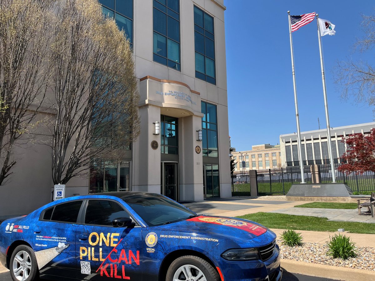 DEASTLOUISDiv's tweet image. We're on the move! The #DEA wants to remind everyone that #OnePillCanKill. What better way to get the message across than to take it on the road? 🚗
Learn the facts at dea.gov/OnePill #JustKnow