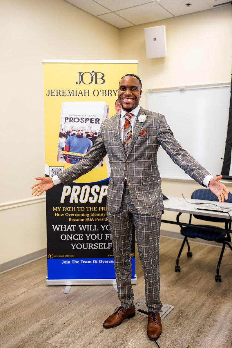 PeerForward volunteers like Jeremiah O’Bryant are dedicated to uplifting the next generation of students and helping them realize their full potential. Read more about what drives him to serve in our latest blogpost: peerforward.org/jeremiah-obrya…

What drives YOU to serve others? 🤔