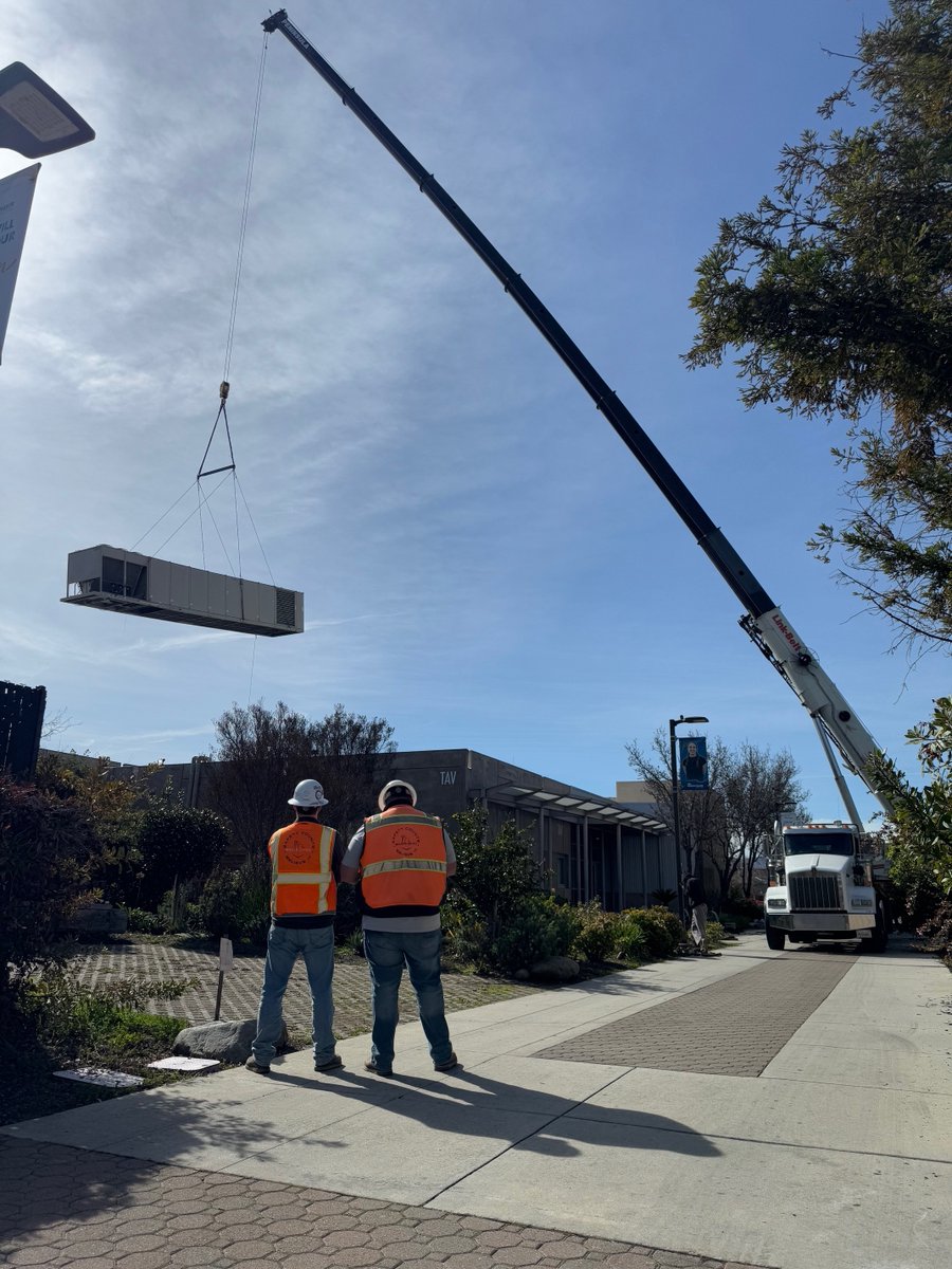 scbuildersinc_'s tweet photo. SC Builders is happy to be working with Mission College on their new Library. We recently performed crane picks for their new mechanical units. Proud to be part of this impactful project for the College!
#highereducation #construction #cranepick https://t.co/MIL7Z88wG6