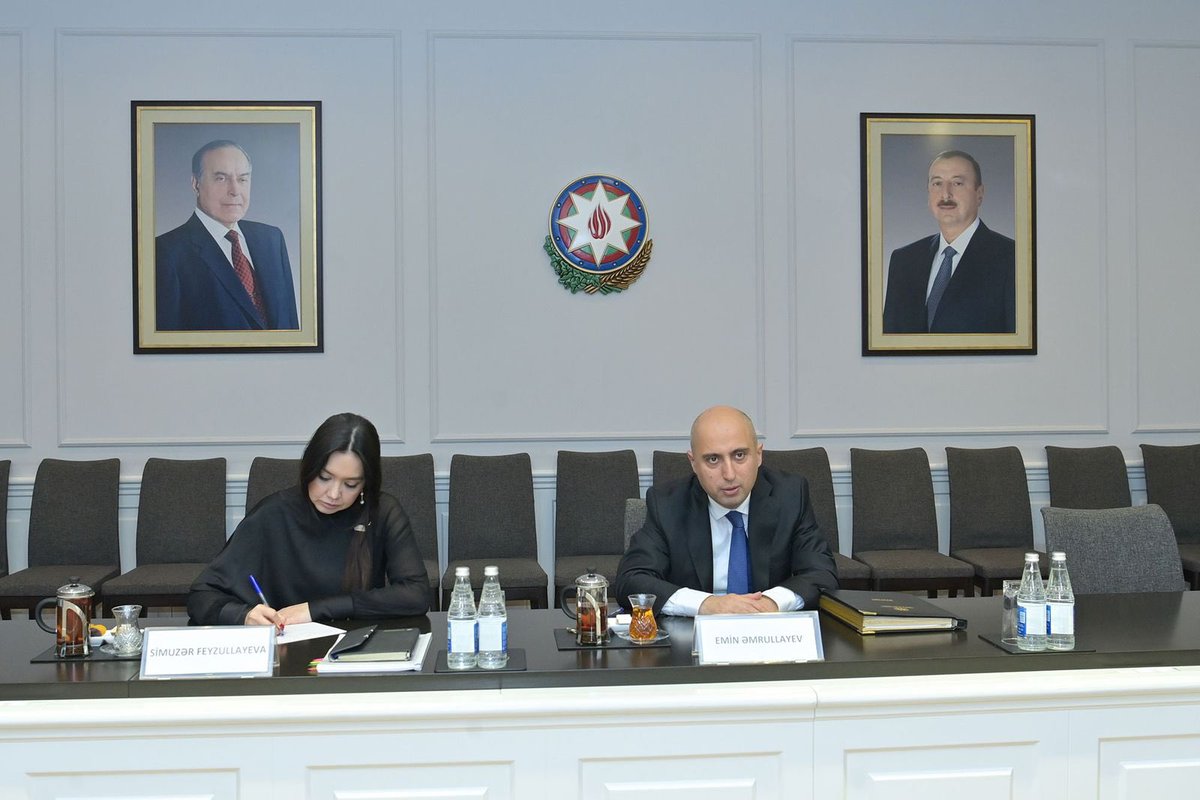 TC_BakuBE's tweet photo. Büyükelçimiz @Birol_Akgun, Azerbaycan Bilim ve Eğitim Bakanı Emin Emrullayev’e bir ziyarette bulunmuştur. 

Görüşmede, ülkelerimiz arasında eğitim alanındaki muhtelif konular ele alınmıştır. https://t.co/KwBvJaq9AY