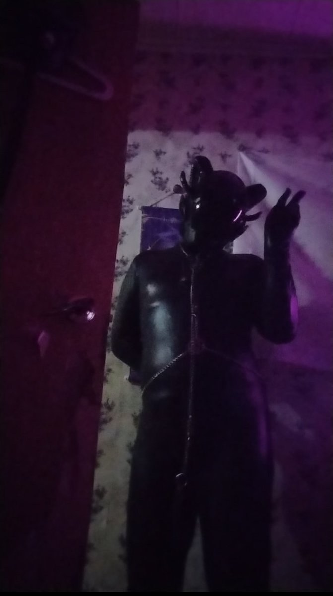 CryptdewellerB's tweet photo. Demon drone:>>>
#Dronification #gasmask #HexDrone #Latex https://t.co/Xrnwix5ajc