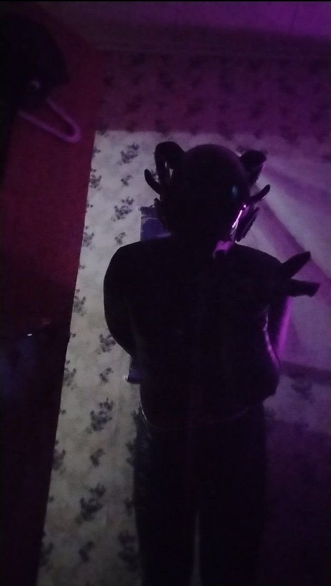 CryptdewellerB's tweet photo. Demon drone:>>>
#Dronification #gasmask #HexDrone #Latex https://t.co/Xrnwix5ajc