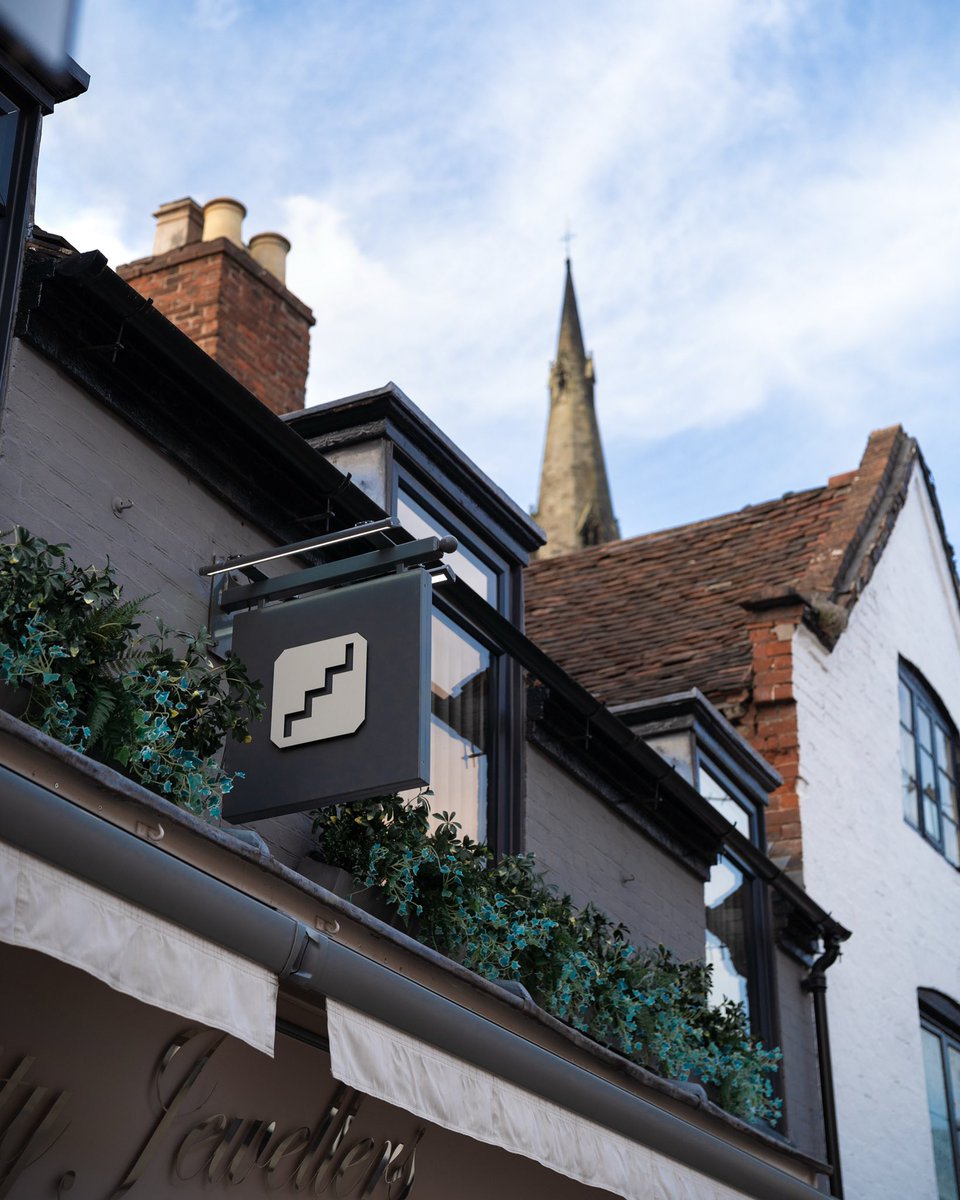 Heading into our first service of the week and we’re loving the longer days and this gorgeous spring weather!

Blue skies and the iconic St Mary’s spire watching over us this evening in a sunny Lichfield 🌞

#upstairs
#spring🌱
#lichfield