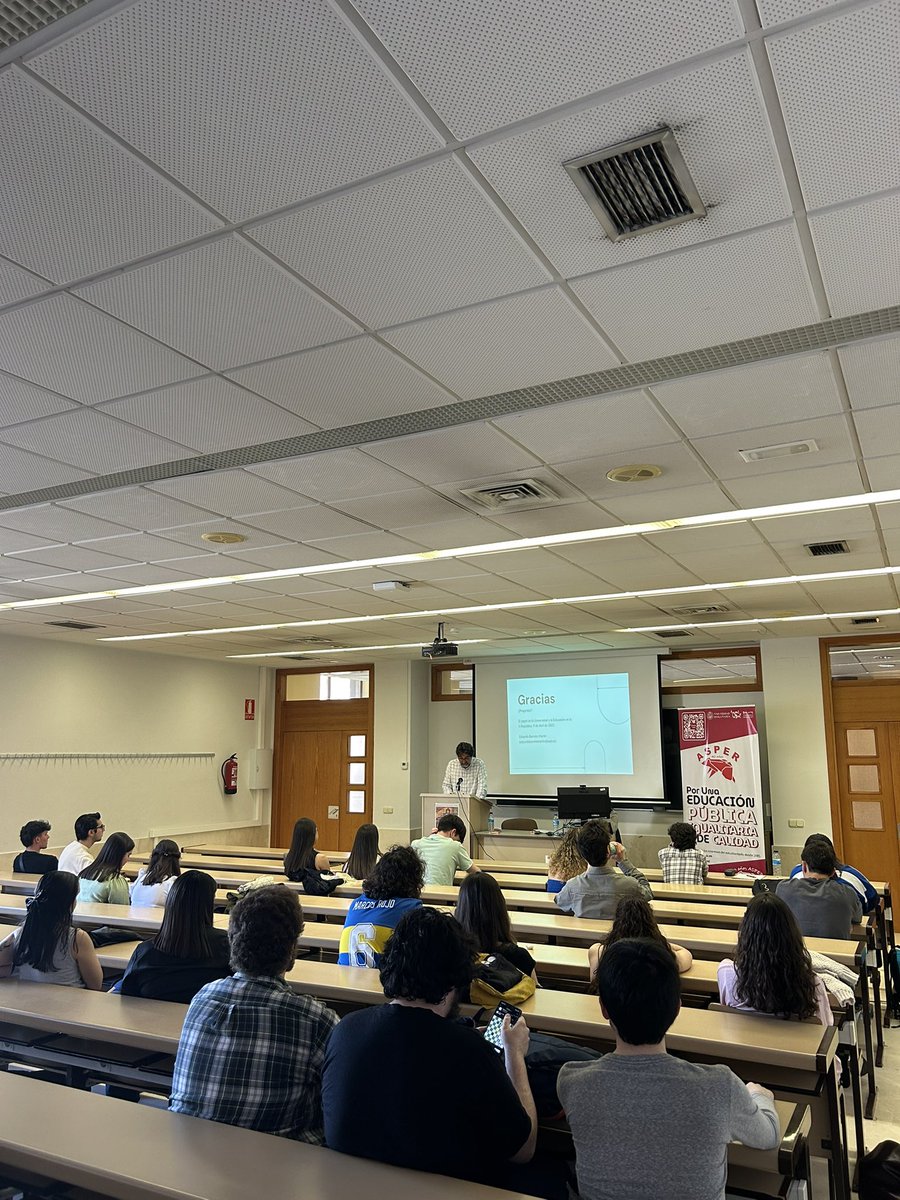 AsperUSAL's tweet photo. Hoy hemos podido hablar sobre la educación en la II República y los retrocesos durante el franquismo. 

Muchas gracias a Julio y Eduardo porque hemos aprendido mucho gracias a vosotros, es un placer escucharos.

Nos vemos después de Semana Santa🐸 https://t.co/80oxh2CDqC