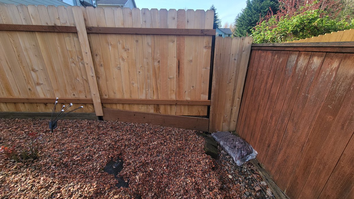 CdrStitch's tweet photo. DO NOT HIRE VULCAN FOR ANY WORK. Quality is substandard.  Very disappointed when I saw my neighbors side of the fence. Retaining wall has 6 inches between fencing and wall. Large gaps.  Lesson learned. Fast talkers are not to be trusted. They don't make good on promises. https://t.co/zXjk8QOu5i