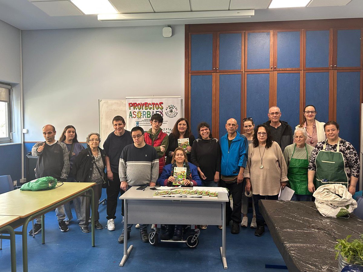 UnionporLeganes's tweet photo. Dentro de la #SemanaSalud2025 la asociación @Asorbaex ha programado un “Taller Ecohuerto Terapéutico Ocupacional” y @Rehabictus y ALEM un taller de Risoterapia.
La Concejala de Salud @VirginiaULEG ha estado acompañándoles.
#Uleg #Leganés #SentimosLeganés https://t.co/vHNn9tBNXN