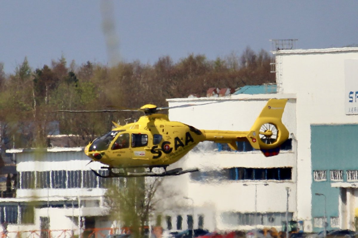 frantic_gold's tweet photo. Some more variety from Prestwick today #avgeek #SpottingFromTheMound
Kuwait Airforce #C17 #KAF342 as #KAF3203
Scottish Air Ambulance #EC35 #GSPHU
Slagboom & Peeters Aerial Photography #C550 #PHSVZ
Skyhook Helicopter’s #H125 #GKLCK aka Kermit https://t.co/17UgPcTo3B