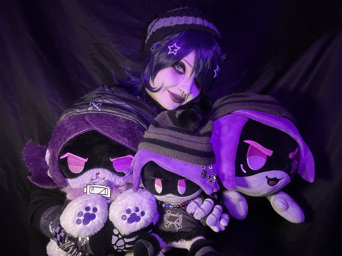 MY UZI-LINGS!!!!! 💜 #murderdronescosplay #cosplay #uzidoorman