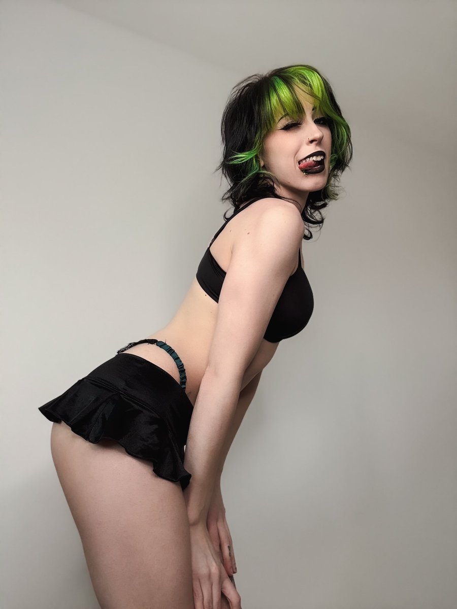 💚UzzeyBunny💚 tweet media