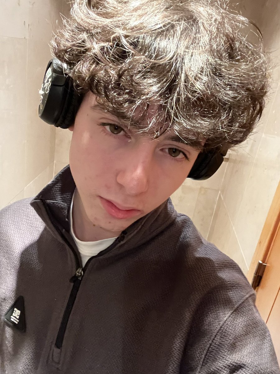 yaoiphag's tweet image. second anisd cause this one feels depressing and i wanted to use this pics  #anisd