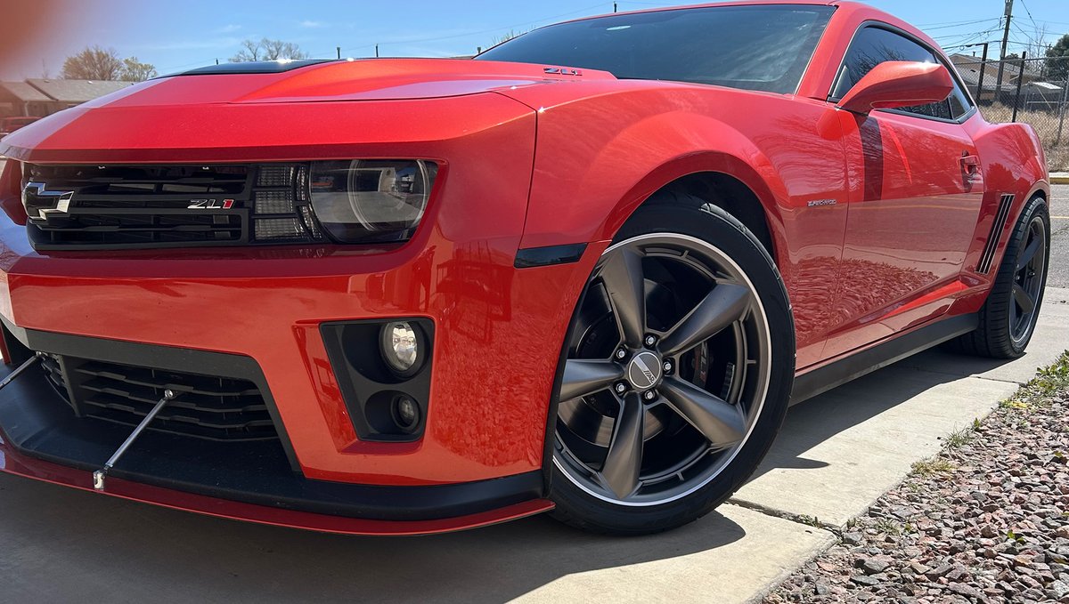 CustomWheelsExp's tweet image. Check out the American Racing AR946 TTF wheels on a 2013 Chevy Camaro ZL1. These are a staggered setup with 20x9.5's on the front and 20x11's on the rear. 

Ready to put some 💪 on your car? --&amp;gt; ow.ly/hwfs50VxENw

#Camaro #CamaroSS #MuscleCar #ChevyCamaro #AmericanRacing