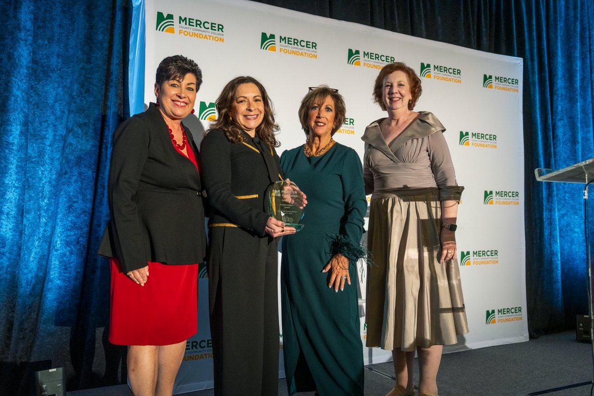 Genmab's tweet photo. Recently, Genmab was recognized with the Student Impact Award by @MercerCollege for funding scholarships for students pursuing science degrees which aligns with our goal to empower future innovators.
Learn more: https://t.co/L51BTlzvZ3.
#STEM #CommunityatGenmab https://t.co/py9oYrH07R
