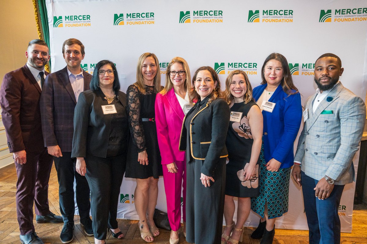 Genmab's tweet photo. Recently, Genmab was recognized with the Student Impact Award by @MercerCollege for funding scholarships for students pursuing science degrees which aligns with our goal to empower future innovators.
Learn more: https://t.co/L51BTlzvZ3.
#STEM #CommunityatGenmab https://t.co/py9oYrH07R