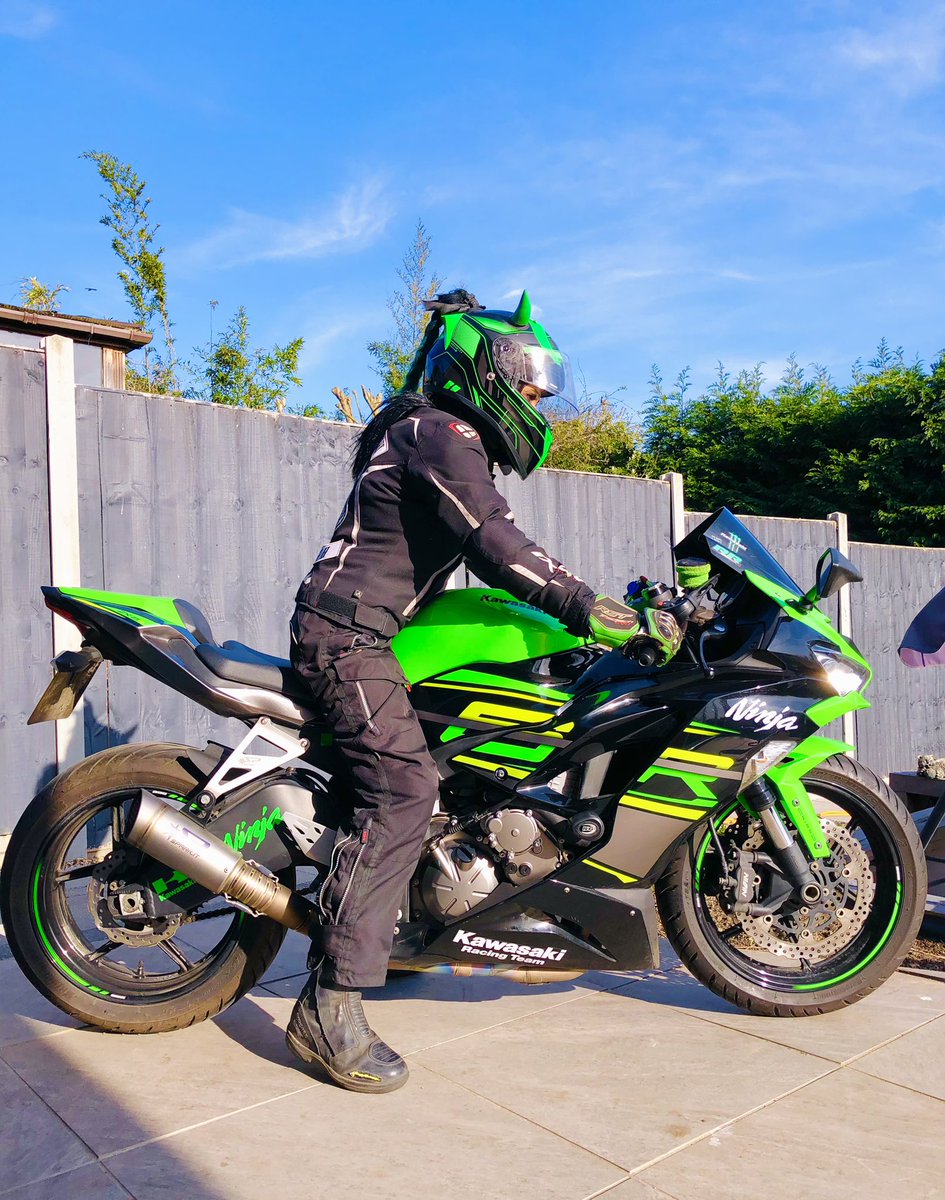 angelbabessss's tweet photo. Lot’s of riding this week, riding supersonic 💚🏍️💨💨 #BikerGirl #ninjaprincess #Kawasaki https://t.co/xcyd3MEuJp