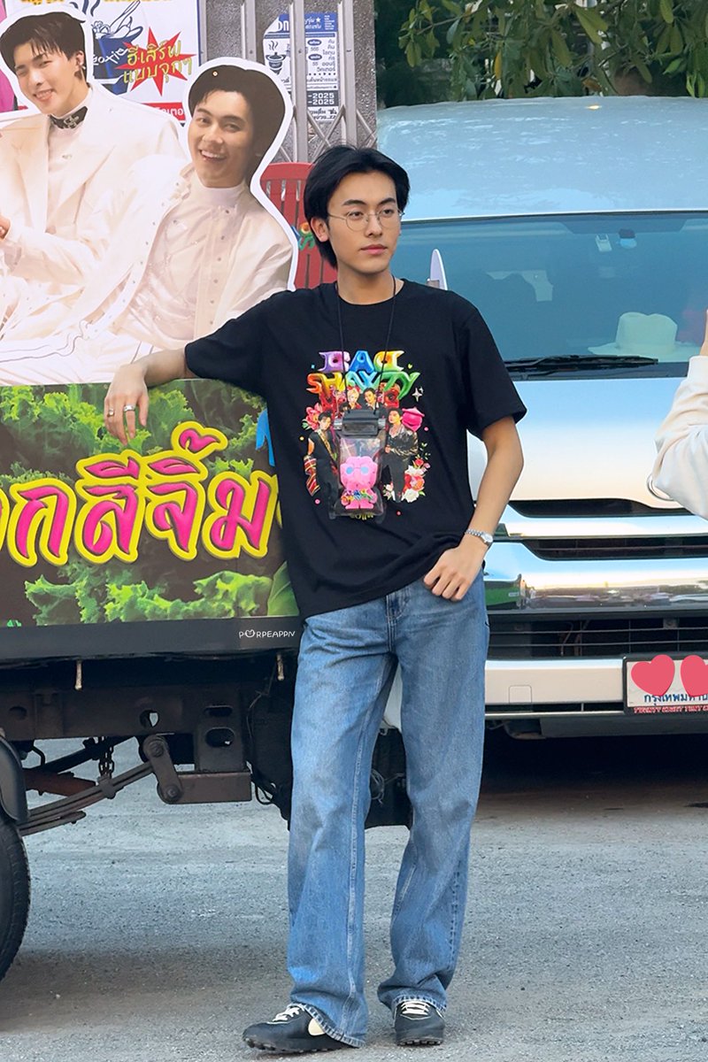 Chaya_ppn's tweet photo. น้องคะ น้องที่ใส่แว่นหล่อๆ  เล่นน้ำแถวไหนคะะ 

#PROXIE_BadShawty
#แห่ชาวตี้พ้อกสีจิ้มจุ่ม
#PROXIEth https://t.co/7KQNEnPTOo