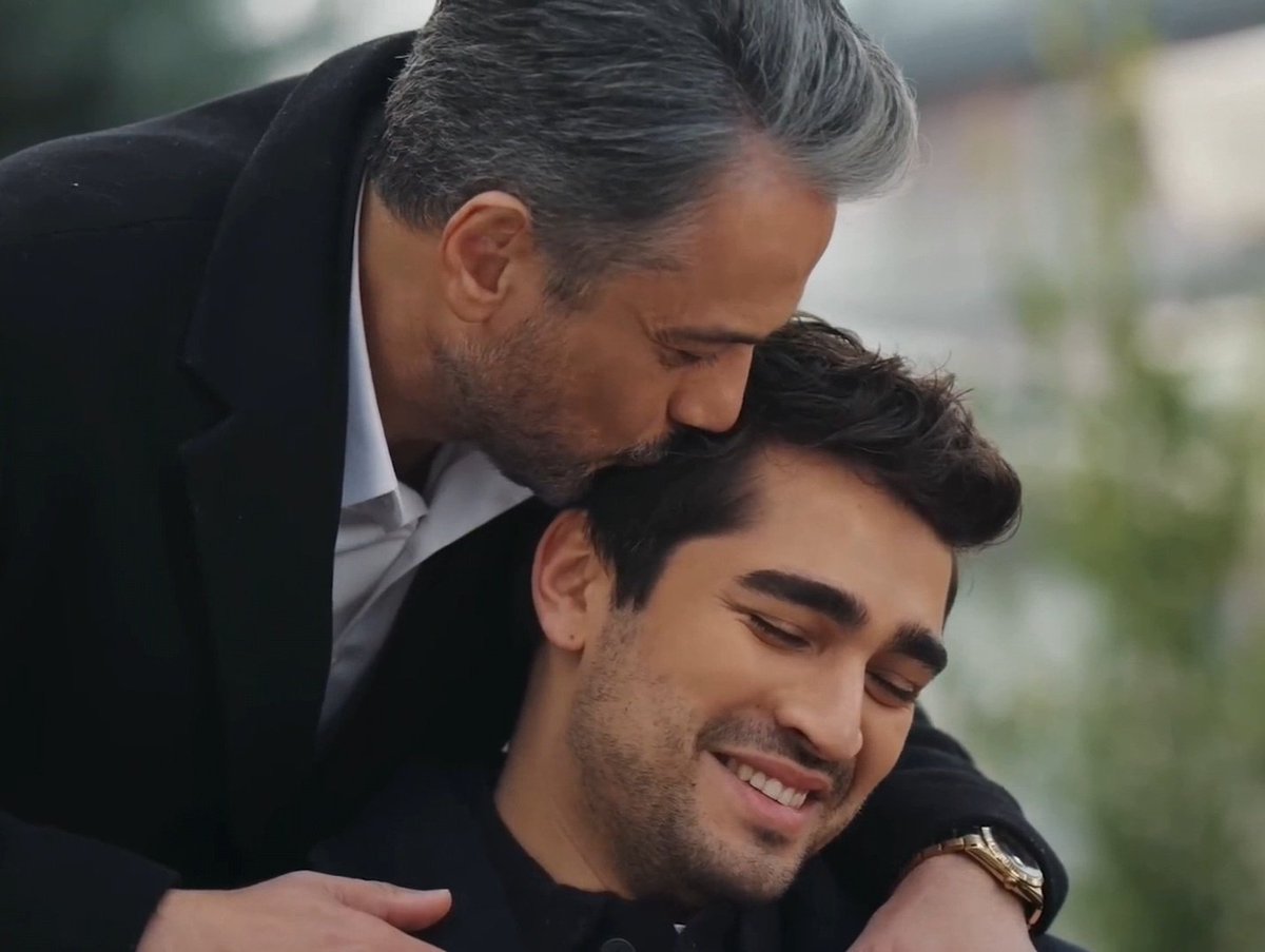 eliekhalil5's tweet photo. On a scale of 1 to 10 how gorgeous are we? 🧿 #OrFer👨👦
#YalıÇapkını #SeyFer #OrGül #MertRamazanDemir #EmreAltuğ #AfRam #GözEm https://t.co/Sz7dbwb4iO