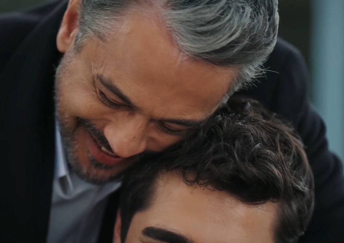 eliekhalil5's tweet photo. On a scale of 1 to 10 how gorgeous are we? 🧿 #OrFer👨👦
#YalıÇapkını #SeyFer #OrGül #MertRamazanDemir #EmreAltuğ #AfRam #GözEm https://t.co/Sz7dbwb4iO