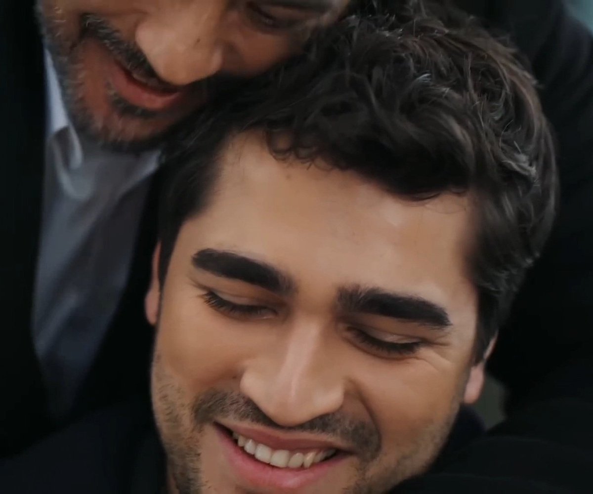 eliekhalil5's tweet photo. On a scale of 1 to 10 how gorgeous are we? 🧿 #OrFer👨👦
#YalıÇapkını #SeyFer #OrGül #MertRamazanDemir #EmreAltuğ #AfRam #GözEm https://t.co/Sz7dbwb4iO