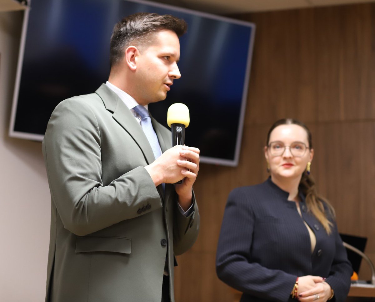 MZ_GOV_PL's tweet photo. Centrum Zdrowia Dziecka światowym liderem w transplantologii dziecięcej ❗️👏👏👏
✅#IPCZD przeprowadziło 1000 transplantację wątroby u dziecka. 👩‍⚕️🧑‍⚕️
✅Co roku IPCZD przeszczepia ich ponad 4⃣0⃣ .
Połowa z nich pochodziła od żywego dawcy❗️
✅IPCZD wraz z #WUM prowadzi przeszczepy rodzinne.
✅Transplantacje przeprowadzane są nawet u noworodków. 👶
Najmłodszy biorca miał 7 dni!
✅Sukcesem pochwalił się znakomity zespół transplantologów z IPCZD.