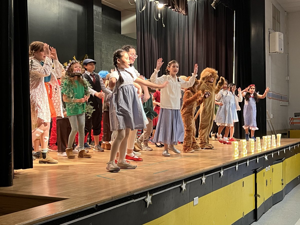 Mr_McComb's tweet photo. The Arts aren’t extra — they’re essential.

With a school rocked to our core by tragedy, it was the joyful songs from these children that helped us begin to heal. 

There was nothing else that could have given us what was needed yesterday morning. 

Forever grateful @alituni 💛🐾 https://t.co/5iiR1pnDUS
