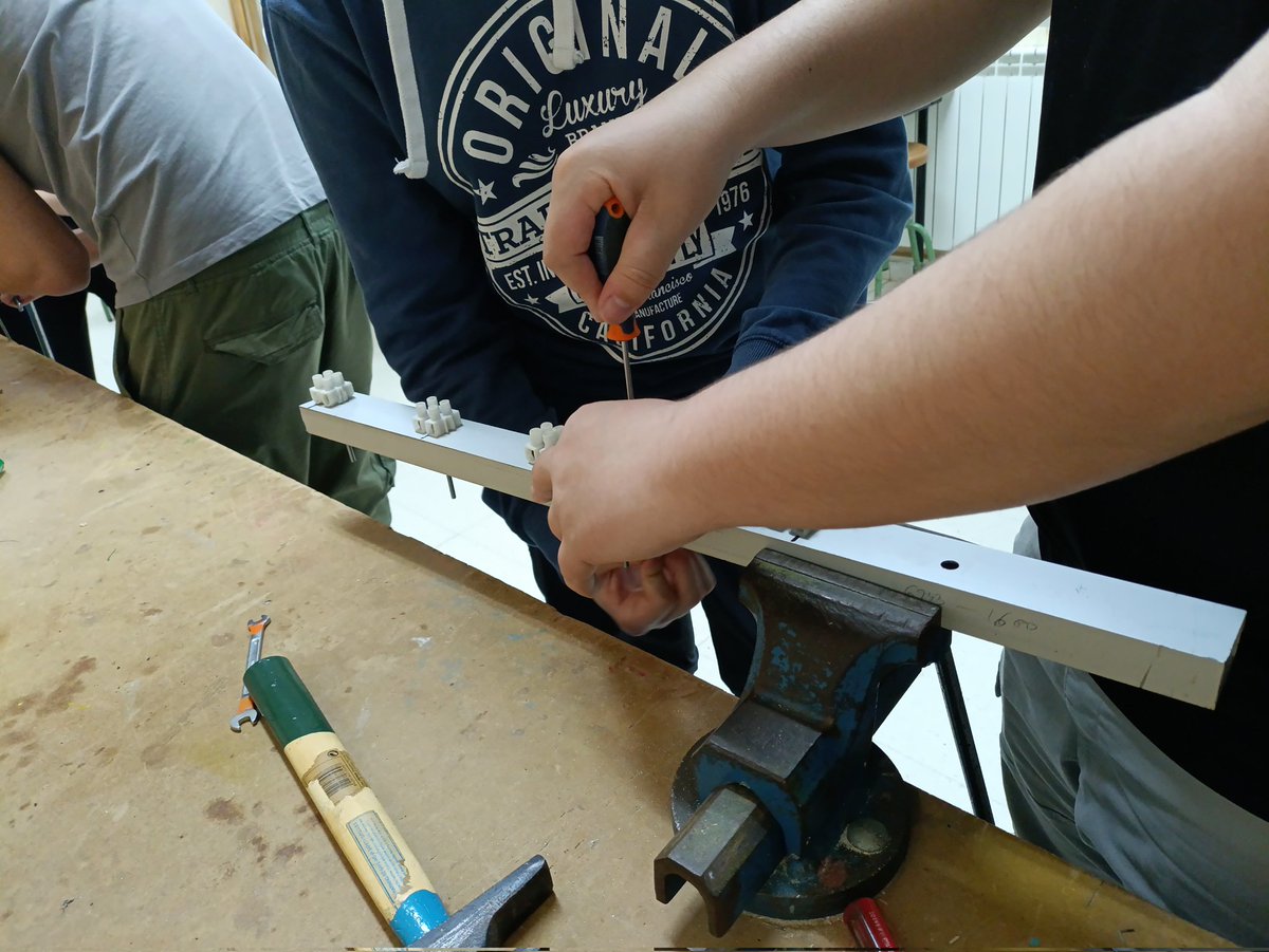 cansatArchiSat's tweet photo. Ultimando la antena YAGI 📡
Nos vemos mañana!

#CanOn #Cansat 🚀 https://t.co/wz0cj5rvp5