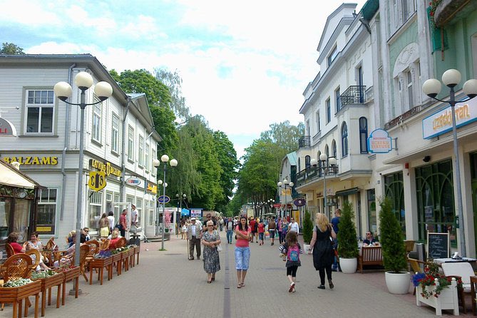 Kur ir visvairāk mazo algu saņēmēju? Pilsētas (līdz 1000€ bruto) 2024. gads.

Latvija - 28,3%
Rīga - 25,1%
Daugavpils - 36,3%
Liepāja - 31,1%
Jelgava - 26,5%
Jūrmala - 28%
Ventspils - 28%
Rēzekne - 34,7%

P.S. Jo tālāk no Rīgas, jo vairāk mazo algu saņēmēju.