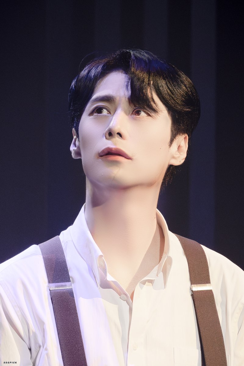 ssg_pick's tweet photo. 250409 낮 #노베첸토 커튼콜
화자 팀 투니, 노베첸토 외 #주민진 

“스스로를 구할 방법을 찾는 건 미친 게 아냐.” https://t.co/2LP4aIjHen