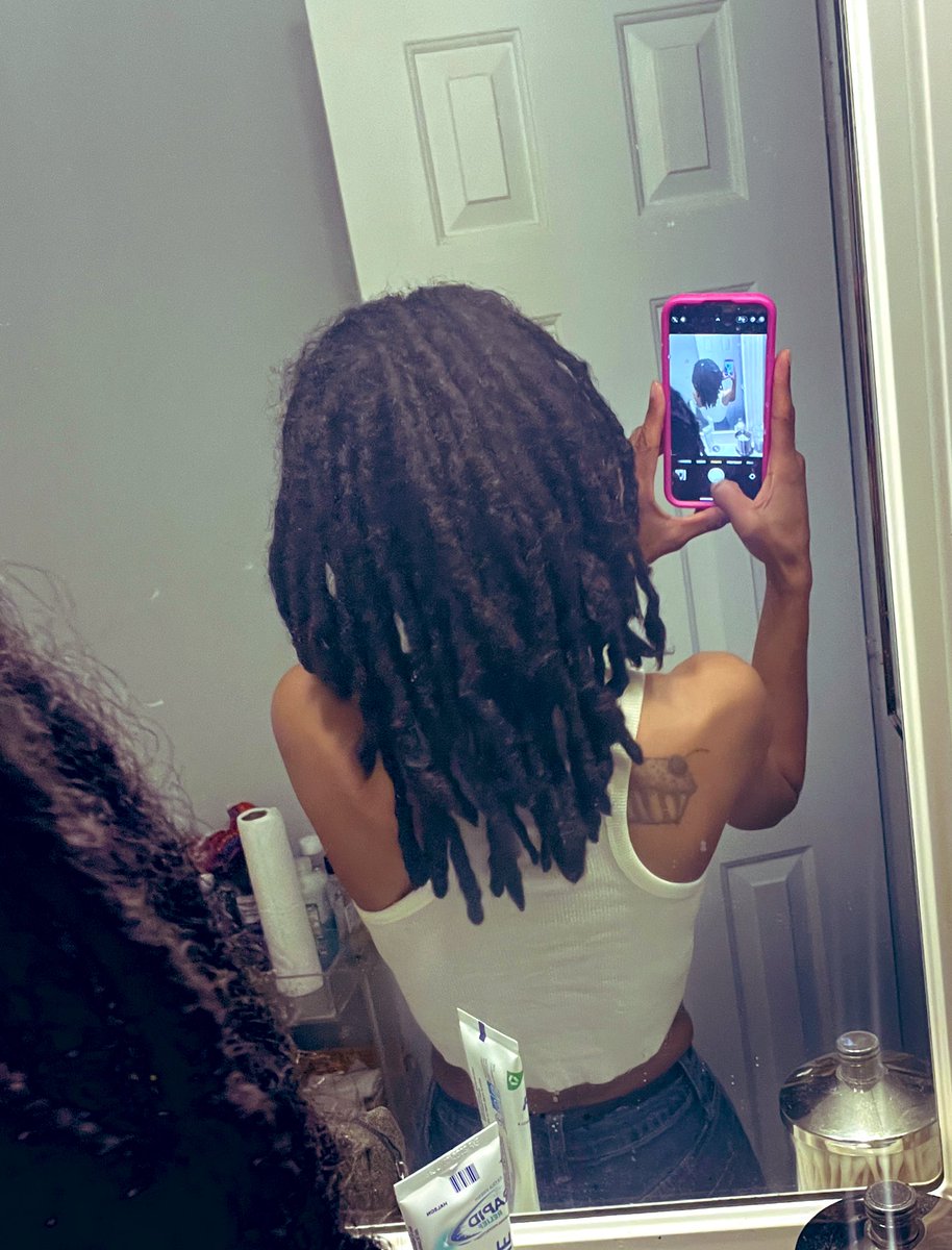 YWaitEatCupcake's tweet photo. I told my sis Imma catch up to her hair length in about a good 2 years #lengthcheck https://t.co/DZed34AaO8