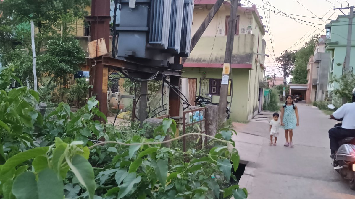9040801868's tweet photo. @tpnodl_balasore Nuasahi,Housing Board Colony Balia  not covered Transfer It fully open with dangours for Villagres and Little kids. kindly do needful covered https://t.co/xXRk6iQ1ky