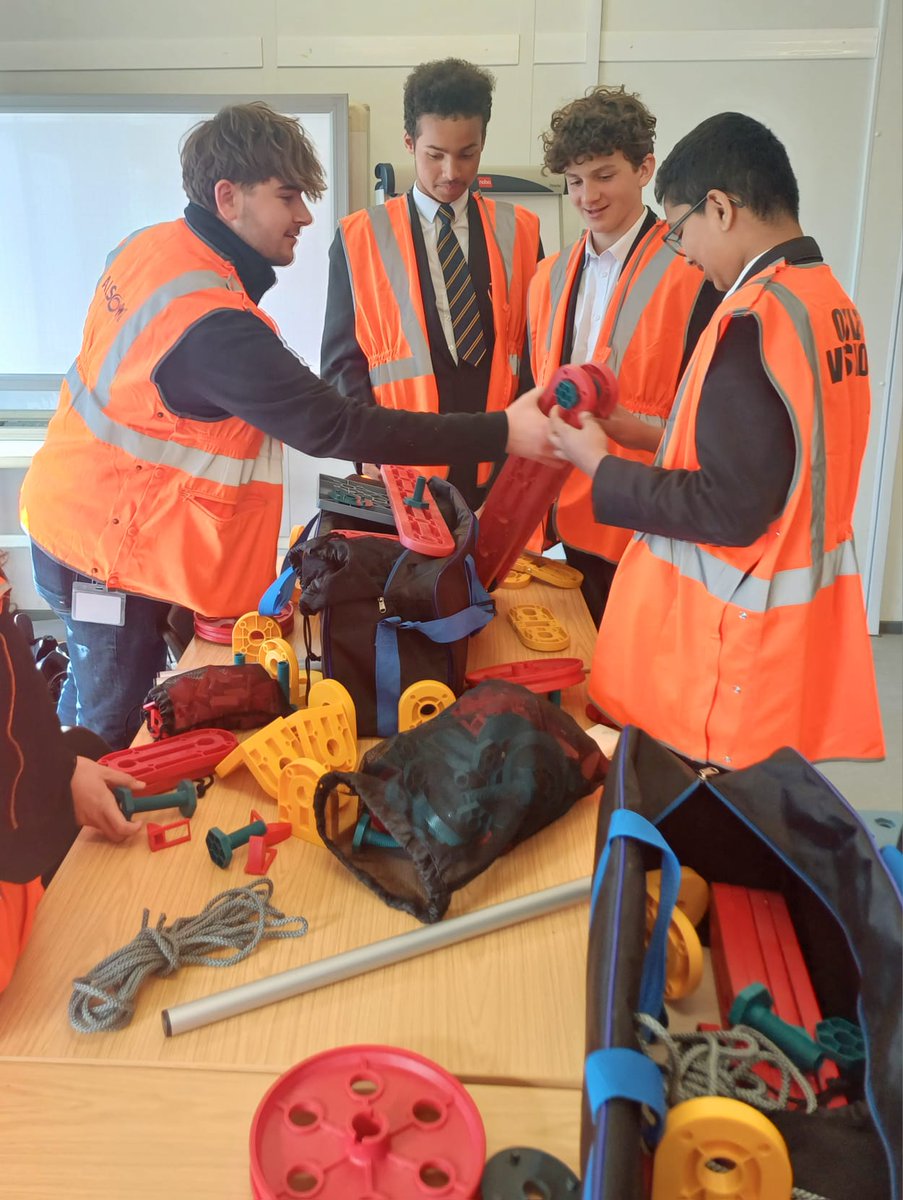HeartCRP's tweet image. Alstom welcomed Avon Valley school for a STEM visit to Oxley Depot. With staff shortages in the rail industry and engineering posts across many sectors, we hope these trips inspire the next generation to consider this career path.
#communityrailnetwork #stemcareers #engineering