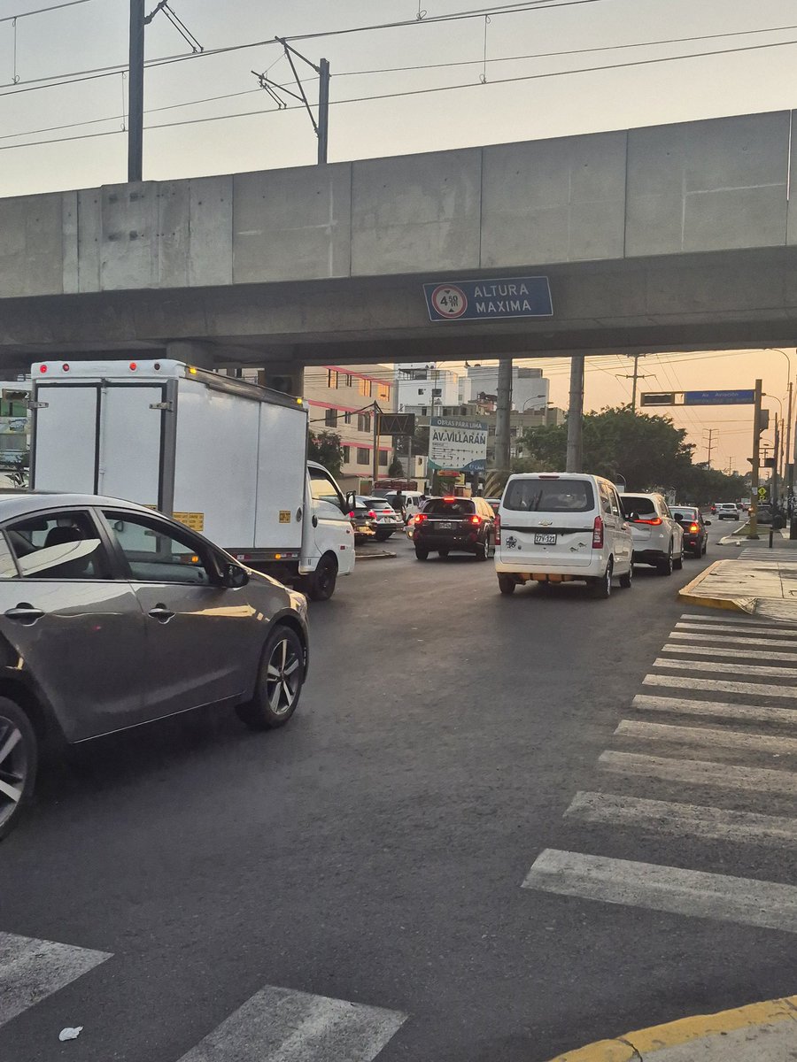 anton_guti's tweet image. 🚨Semáforos malogrados desde ayer en cruces de Av. Villarán y Av. Aviación.🚨

@MuniLima @munisurco1 @MuniSurquillo