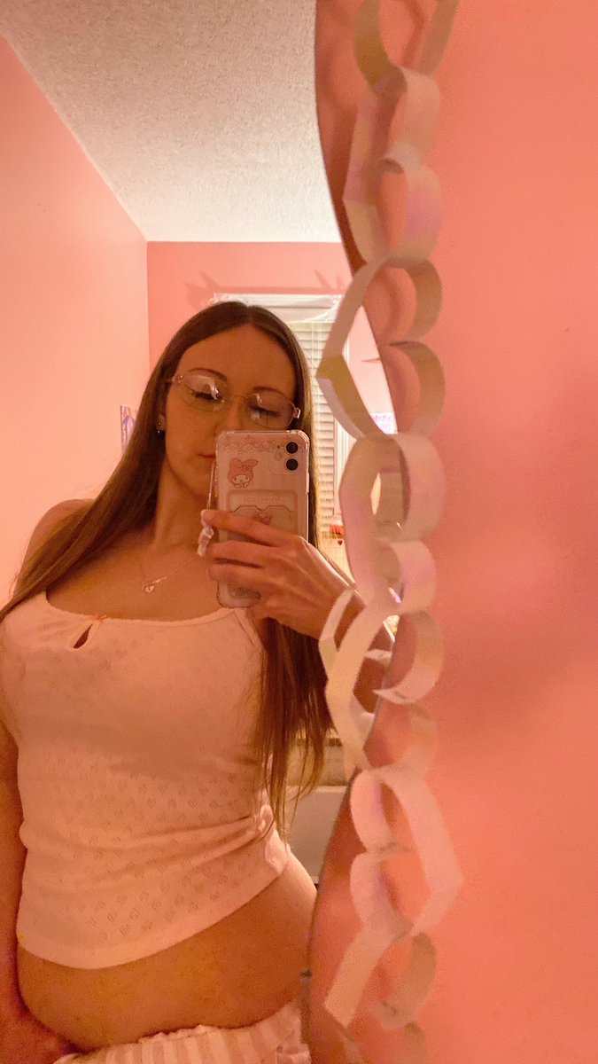 chlocoapuff's tweet photo. pink doll life🎀 https://t.co/POhrDloeDw