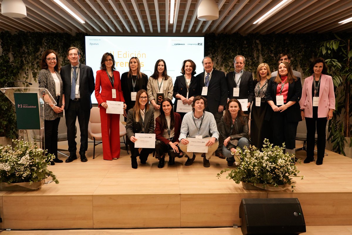 AsocDIRSE's tweet photo. En la 2ª edición de los Premios DIRSE, reconocimos a Lourdes Ripoll (Meliá Hotels) y Paula Castilla (SEK Education) por su liderazgo en sostenibilidad. ¡Gracias a todos los finalistas! 🏆💚 #PremiosDIRSE #LiderazgoSostenible https://t.co/SCEO2ec6jy