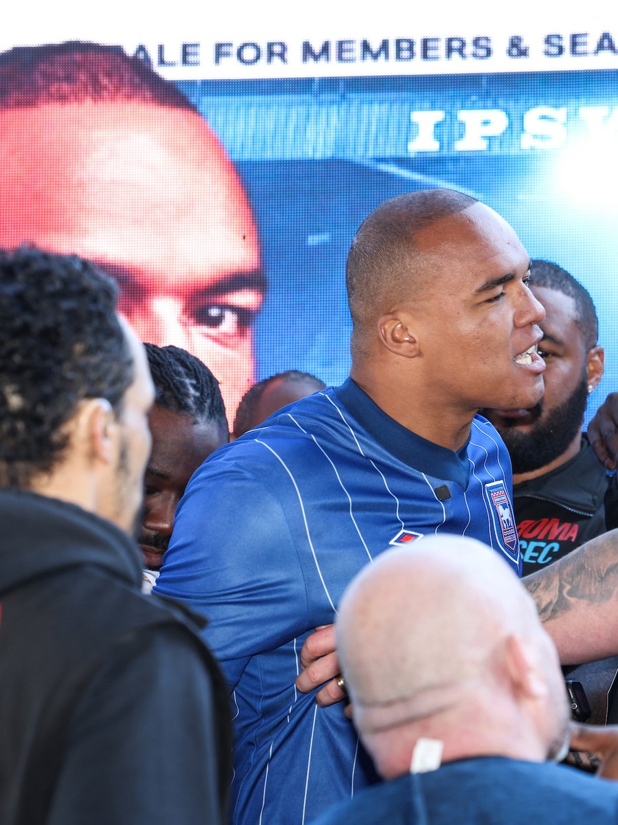 Integauto's tweet image. 1/4 A huge thank you to @FabioWardley and his brilliant team @CreightiveCo for sharing these fantastic shots from Monday’s press conference at Portman Road 📸👏

#WardleyMiller #FabioWardley #IntegrityAutomotive #PortmanRoad #FightNight #IpswichBoxing