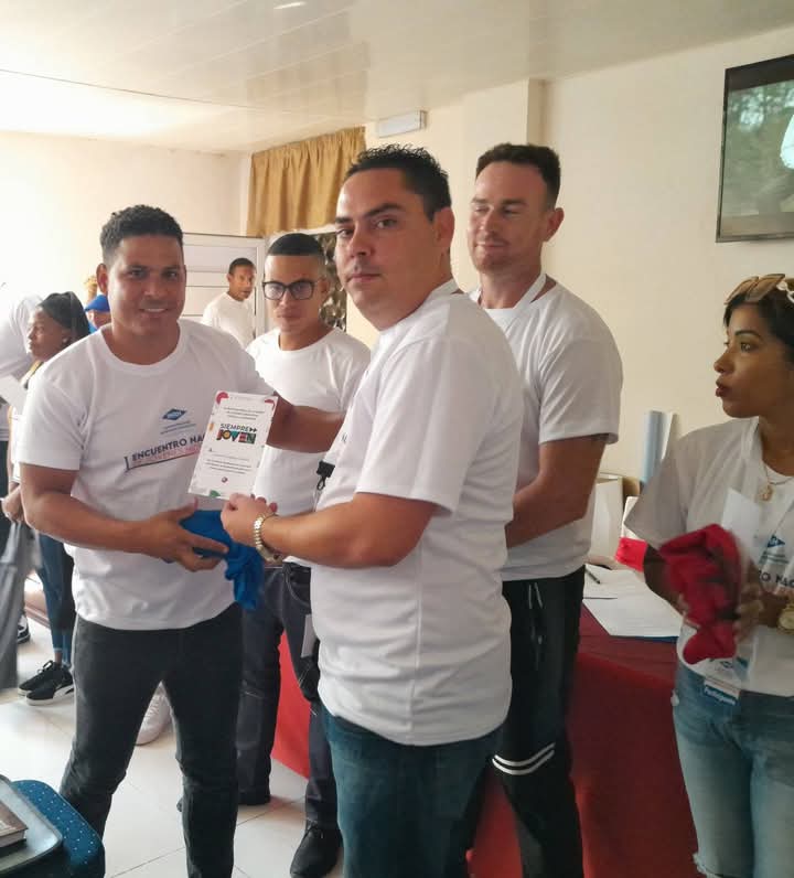 MeyvisEstevezE's tweet photo. Ha nacido la Red Hidráulica de Juventudes, que busca unir esfuerzos, compartir conocimientos y promover acciones en beneficio del sector y de las nuevas generaciones. Hay mucho de compromiso, de deseos de hacer y aporte de sus integrantes. Cuenten con nuestra @UJCdeCuba. https://t.co/jAiWiz06ru