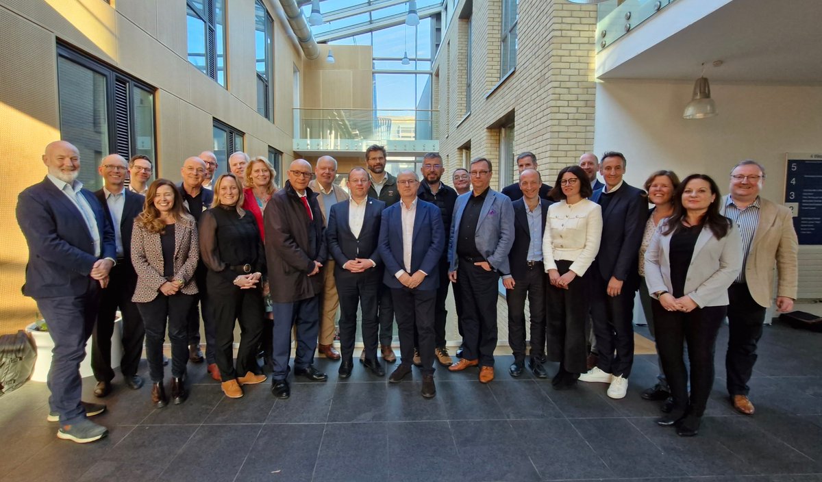Water Europe (@h20eu) on Twitter photo 🇬🇧Water Europe Board met in #Bath, UK, hosted by <a href="/UniofBath/">University of Bath</a> & WIRC, to discuss evolving 💧 challenges & opportunities.
Explored #WOLLs & EU research & heard plans for Water-Smart River Basins & Industries. Great connection with #UK water orgs.
See more: watereurope.eu/water-europe-b… 🇬🇧Water Europe Board met in #Bath, UK, hosted by <a href="/UniofBath/">University of Bath</a> & WIRC, to discuss evolving 💧 challenges & opportunities.
Explored #WOLLs & EU research & heard plans for Water-Smart River Basins & Industries. Great connection with #UK water orgs.
See more: watereurope.eu/water-europe-b…