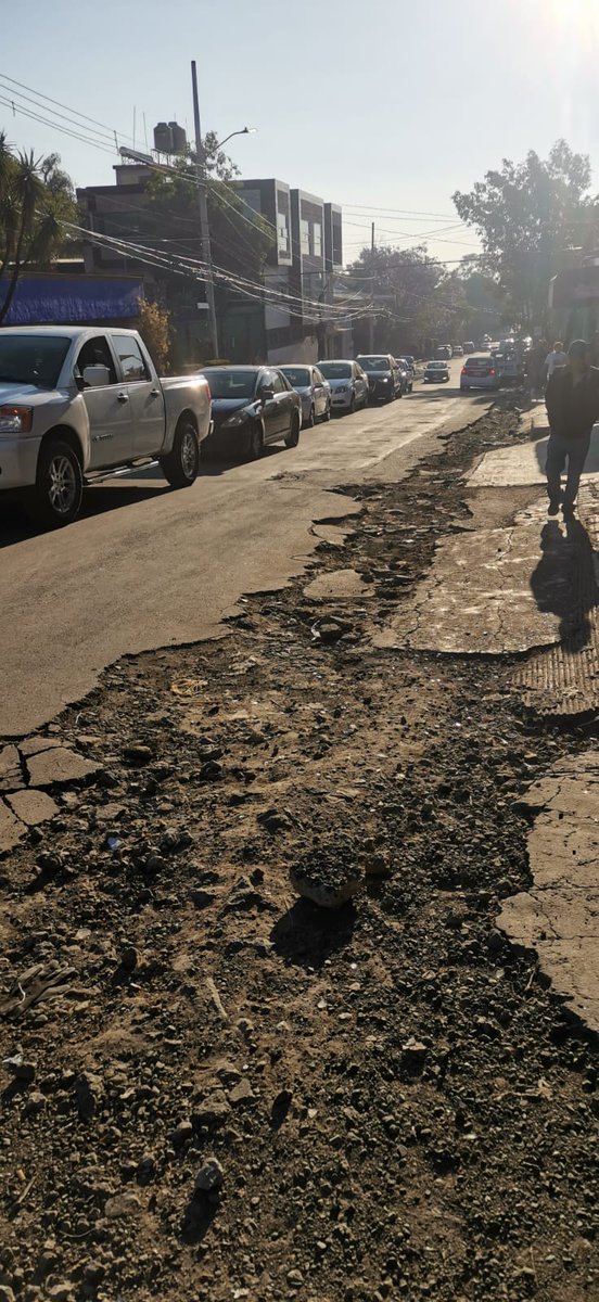 Hazzviz's tweet photo. @telediario Hola buen día llevamos  desde el inicio del ciclo escolar con este tubo de agua y  no terminan de reparar  y es el paso de alumnos y papás de la secundaria 195 en la delegación tlalpan  calle tizimin  colonia lomas de Padierna carretera picacho Ajusco esquina Tizimín https://t.co/Gw9m7QONr1