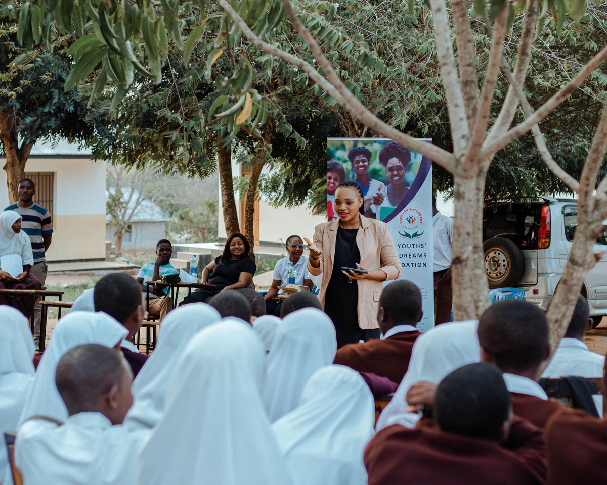 sydf_tz's tweet photo. Kizazi chenye maarifa, kizazi chenye nguvu! Tumeweza kuwafikia na kuwapatia wanafunzi hawa elimu ya Afya ya Uzazi kwa Vijana (SRHR) na Afya ya Akili kwa pamoja tunajenga jamii yenye ufahamu, usawa, na matumaini. Hii ni zaidi ya semina, ni uwekezaji kwa vizazi vijavyo. #SRHR https://t.co/POk3x4lGRw