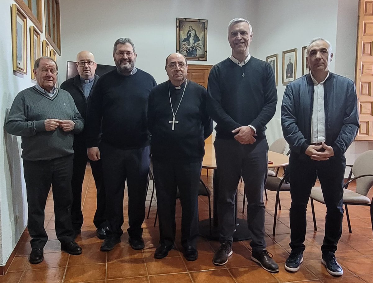Diócesis de Ávila (@diocesisdeavila) on Twitter photo Esta mañana, el secretario general de <a href="/ecatolicas/">Escuelas Católicas</a>, Pedro J. Huerta, ha podido reunirse con Mons. Jesús Rico y los representantes de la titularidad de la Fundación Obispo Santos Moro, de los Colegios Diocesanos de #Ávila, con el fin de reforzar la misión educativo-evangelizadora. Esta mañana, el secretario general de <a href="/ecatolicas/">Escuelas Católicas</a>, Pedro J. Huerta, ha podido reunirse con Mons. Jesús Rico y los representantes de la titularidad de la Fundación Obispo Santos Moro, de los Colegios Diocesanos de #Ávila, con el fin de reforzar la misión educativo-evangelizadora.