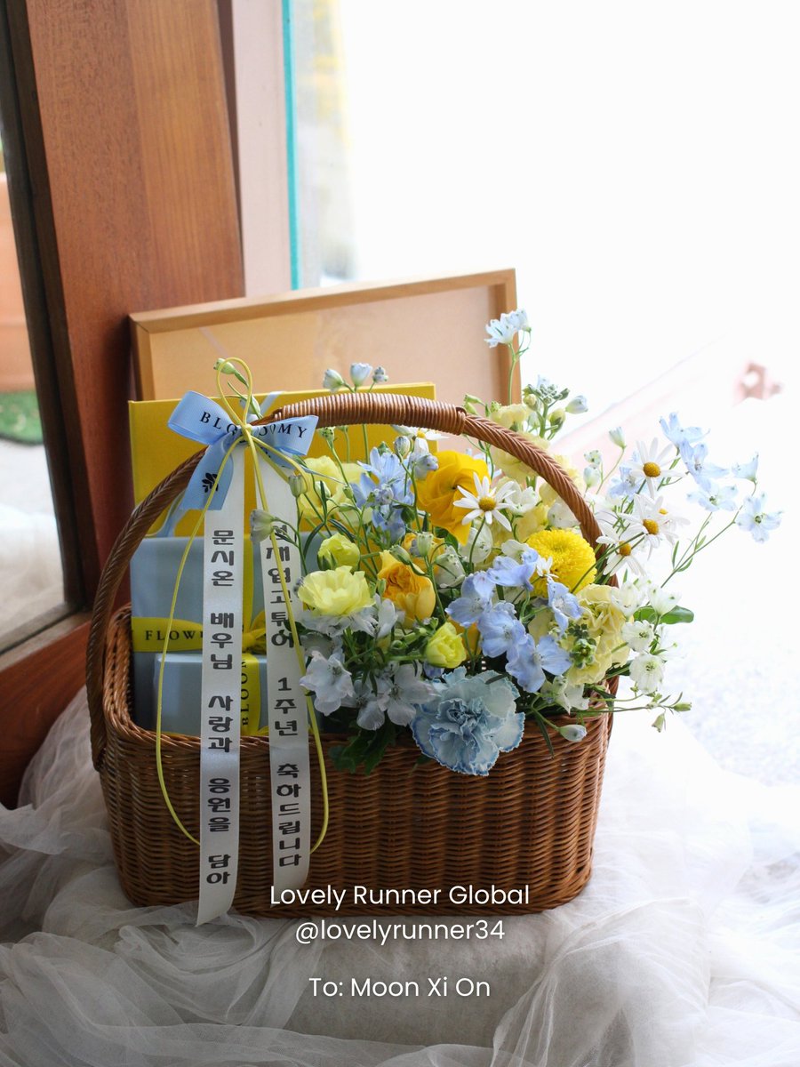 lovelyrunner34's tweet photo. Lovely Runner Global's First Anniversary Gifts
🎤 Moon Xion (1)
- LoveRun flower basket
- Lovely Planner & Message Book
- Electric Handwarmer
- Donation certificate
#LovelyRunner1stAnniversary #문시온 #MoonXion https://t.co/DIG9xdFjoo
