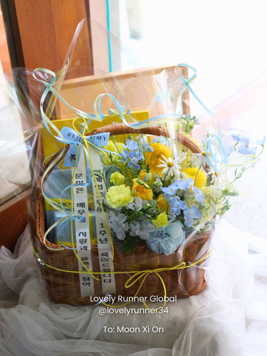 lovelyrunner34's tweet photo. Lovely Runner Global's First Anniversary Gifts
🎤 Moon Xion (1)
- LoveRun flower basket
- Lovely Planner & Message Book
- Electric Handwarmer
- Donation certificate
#LovelyRunner1stAnniversary #문시온 #MoonXion https://t.co/DIG9xdFjoo