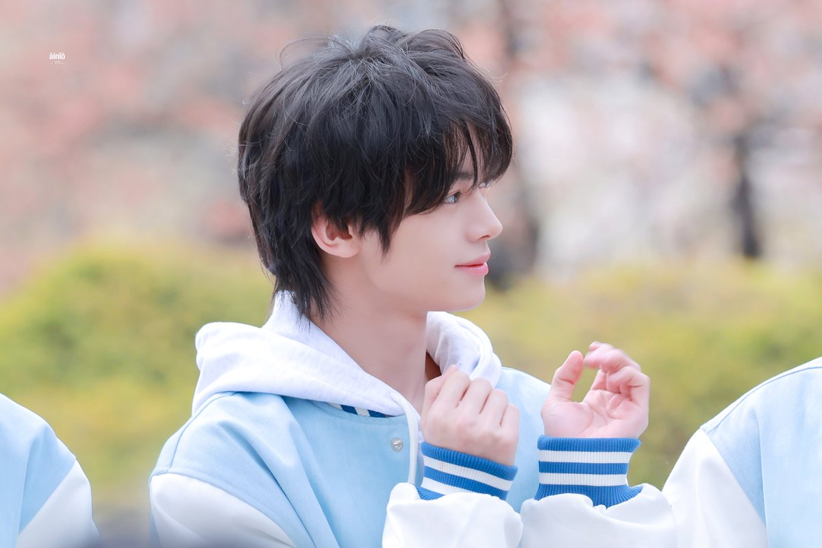 250409
한진이랑 🌸

#오늘도반짝이는한진 ✨️
#한진 #韩振 #HANJIN #TWS #투어스