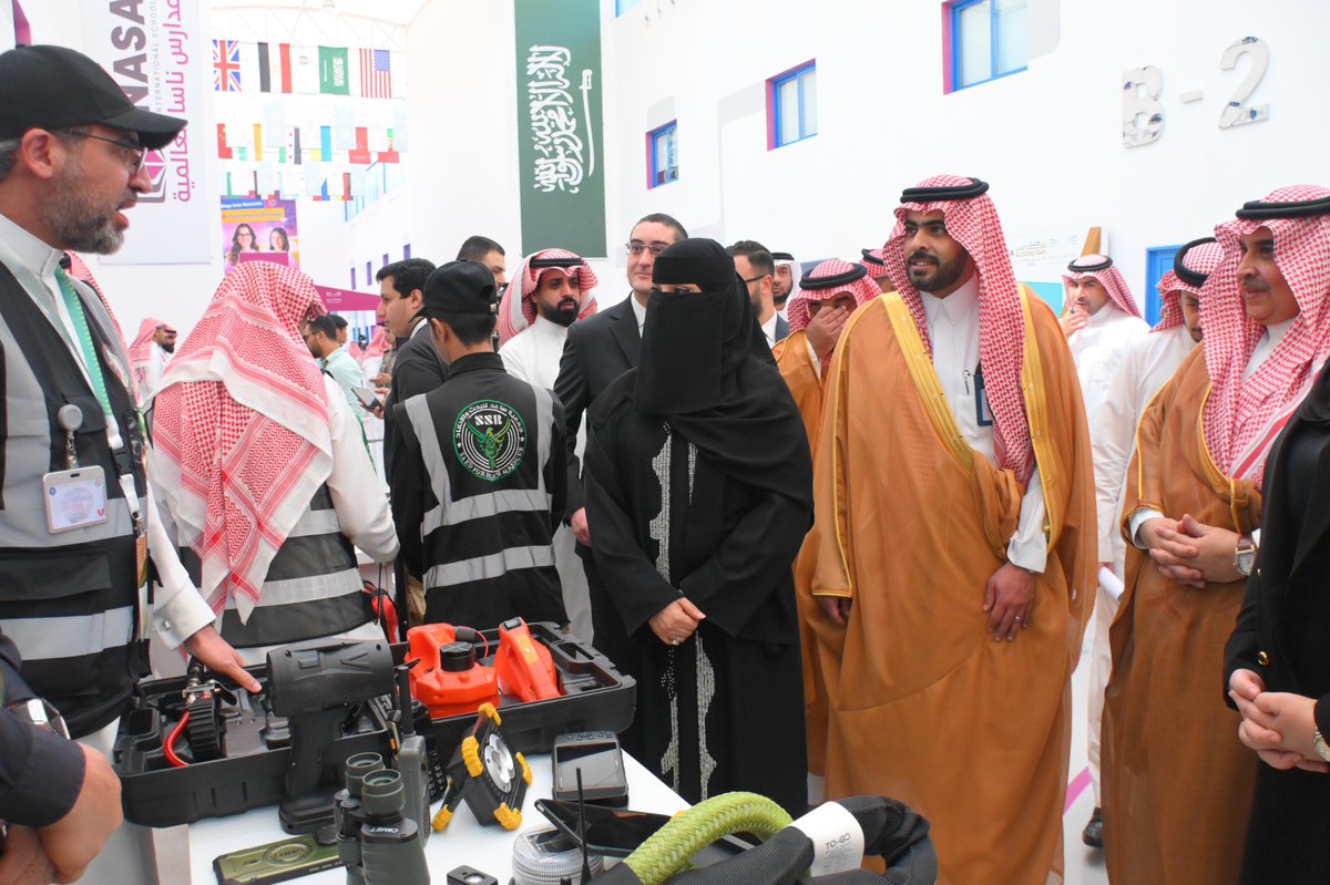 MOE_JDH's tweet photo. ملتقى |
تضمّن حفل تدشين ملتقى الأمن والسلامة والمرافق 2025 ، جولة على المعرض المصاحب، الذي شمل أركاناً توعوية تهدف إلى رفع وعي الطلاب والطالبات والمجتمع التعليمي بوسائل السلامة والحفاظ على البيئة المدرسية.
#وزارة_التعليم
#تعليم_جدة https://t.co/ttpKFbkWbA