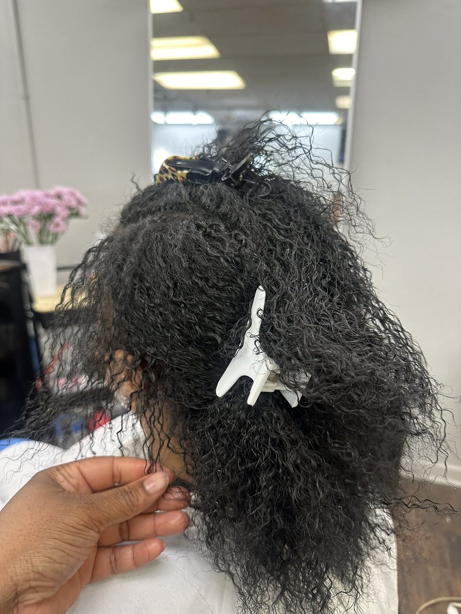 SumerAmour's tweet photo. Most breakage happens before your next style—during the takedown.
That’s why I offer gentle, professional takedown services to protect your hair and scalp.
Book “Amour’s New Beginnings” and let’s start fresh—with care.
https://t.co/eklFHcrAAg
#NaturalHair #PhillyStylist https://t.co/JSRYmADnIg