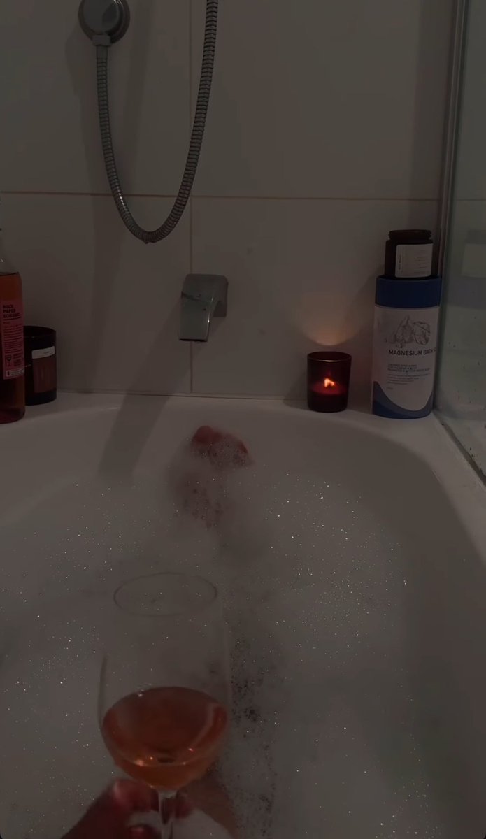leesmithe's tweet photo. Relaxing mood 😴 who wants to join? #alterdxb #alteruae #alterdubai #alterauh #alterph #alterpinoy #altermiddleeast https://t.co/Jxoqc98pS2
