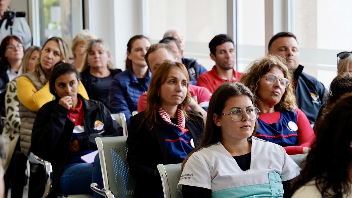 saludmentaladic's tweet photo. Camilo Aldao tiene Centro Asistencial 🎉
👉La subsecretaria Florencia Maiocco junto al intendente Mario Bacelli encabezaron el acto de Paso de Nivel.
El espacio brindará un tratamiento con distintos abordajes y los vecinos/as podrán acceder a terapias y grupos de ayuda mutua. https://t.co/4a3fEVSclQ