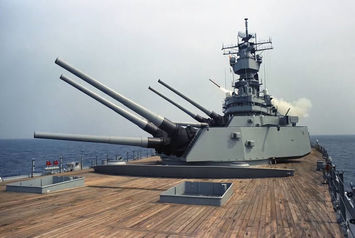 BBG17_JDSSURUGA's tweet photo. 戦艦の艦砲射撃よりもトマホーク巡航ミサイルによる攻撃の方が効果的なの、何か釈然としないものがある https://t.co/mRsde4hzV9