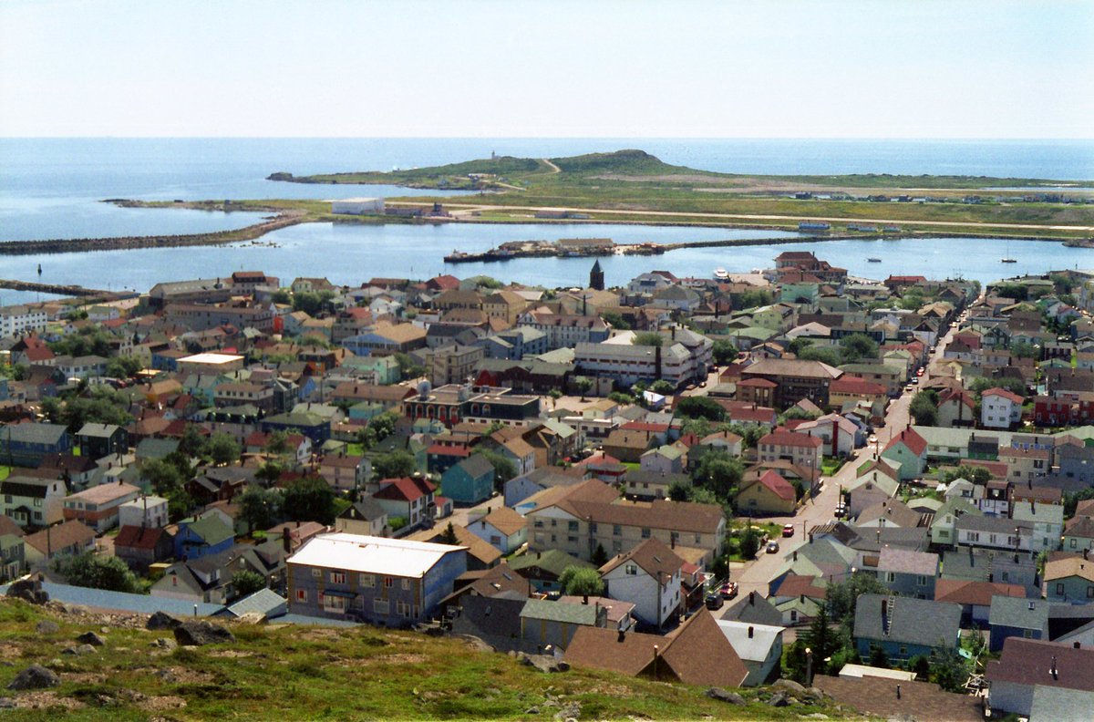 #Miquelon ne doit pas servir de Tiers-Monde ou de prison pour les #OQTF dangereux ! OQTF -> OBLIGATION de quitter le territoire français, donc pas un choi !! Il suffit de faire pression sur les pays qui ne veulent pas reprendre leur citoyens et tout ira mieux !! #saveEurope