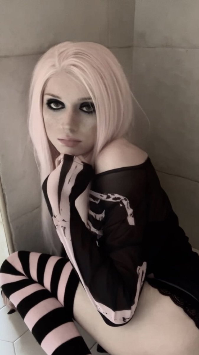 Maxine Kitten tweet media