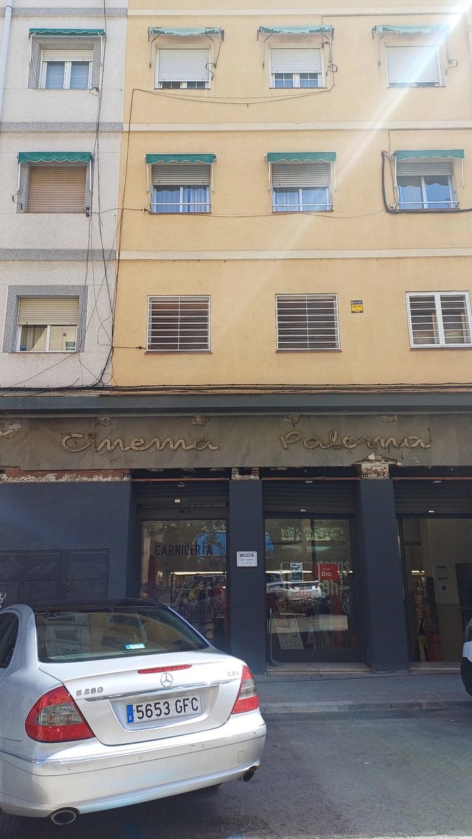 Están de obras en el Día% de C/ Sánchez Preciados y ha quedado a la vista el cartel del antiguo Cinema Paloma.

Seguro que a vecinas como  <a href="/antonioortizma2/">Antonio Ortiz Mateos</a> le gusta verlo 😍🫶

#tetuan